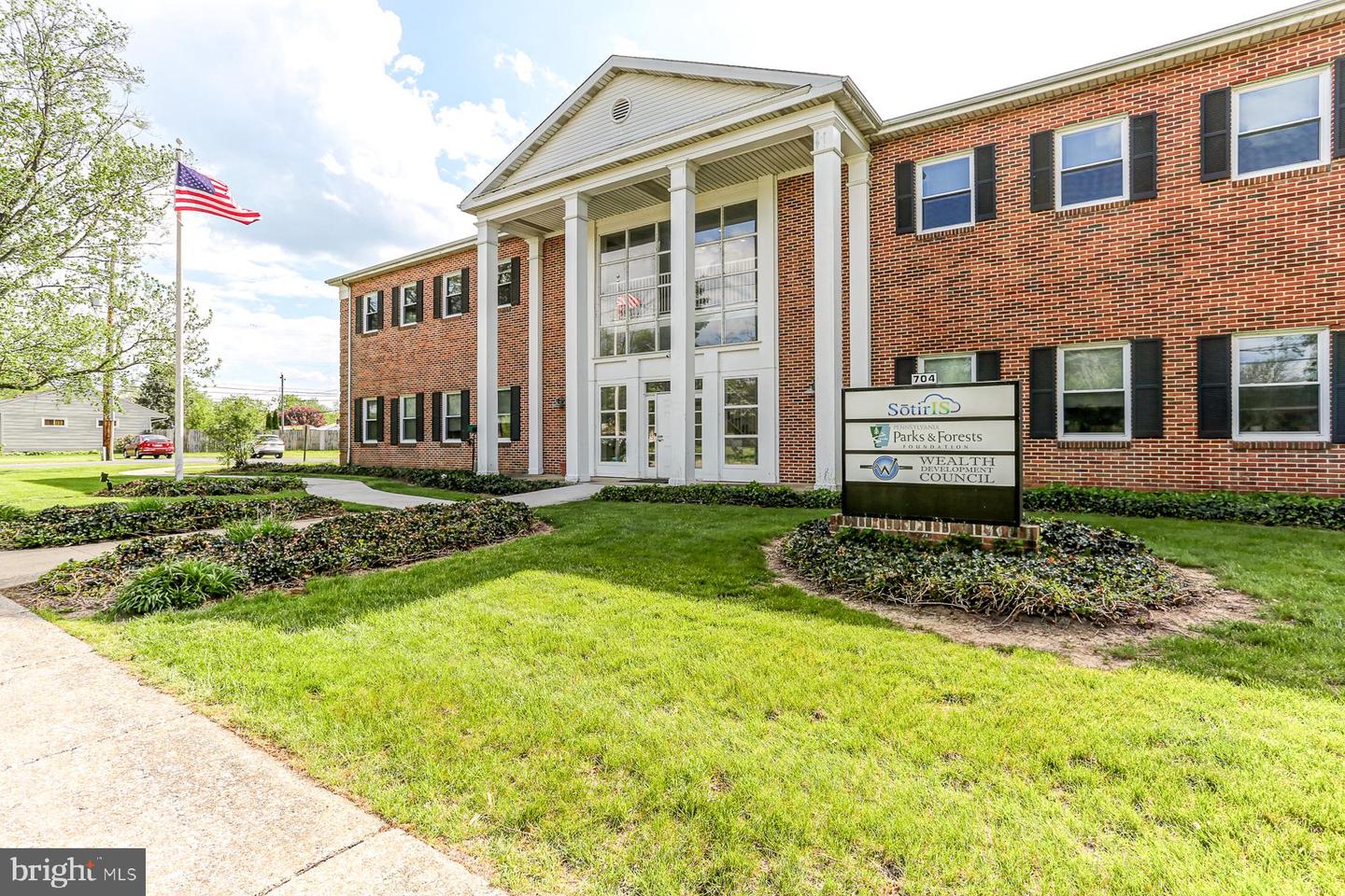 704 Lisburn Rd #201 Property Photo 1