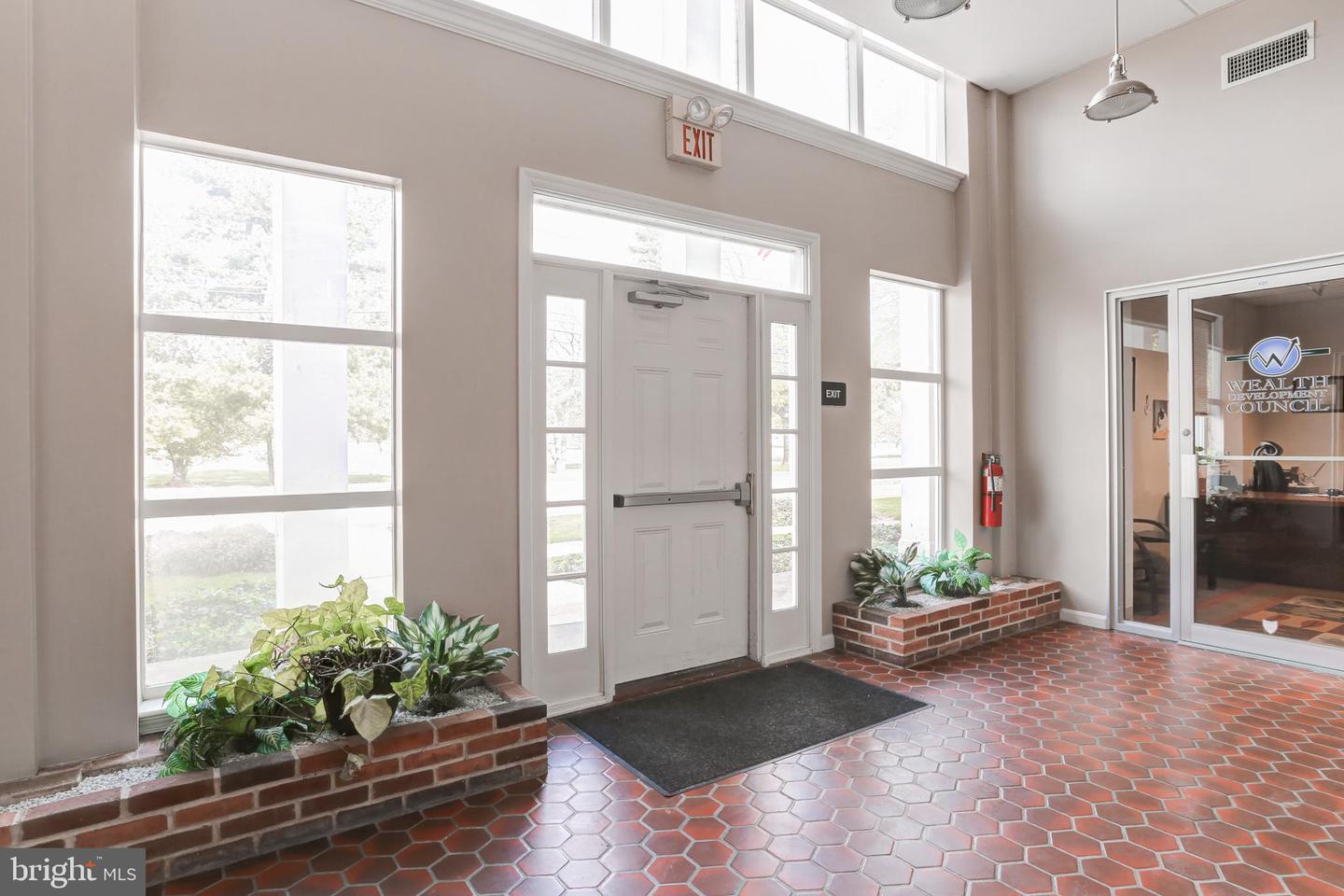 704 Lisburn Rd #201 Property Photo 4