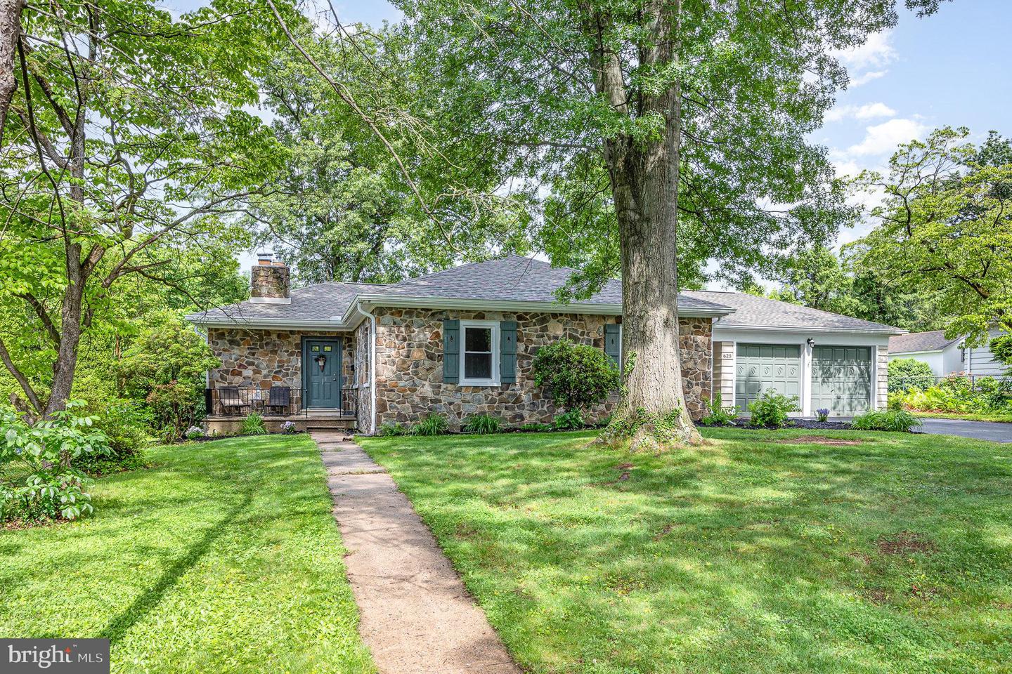 625 Devon Rd Property Photo 1