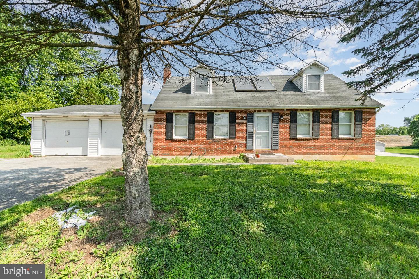 1370 W Trindle Rd Property Photo 1