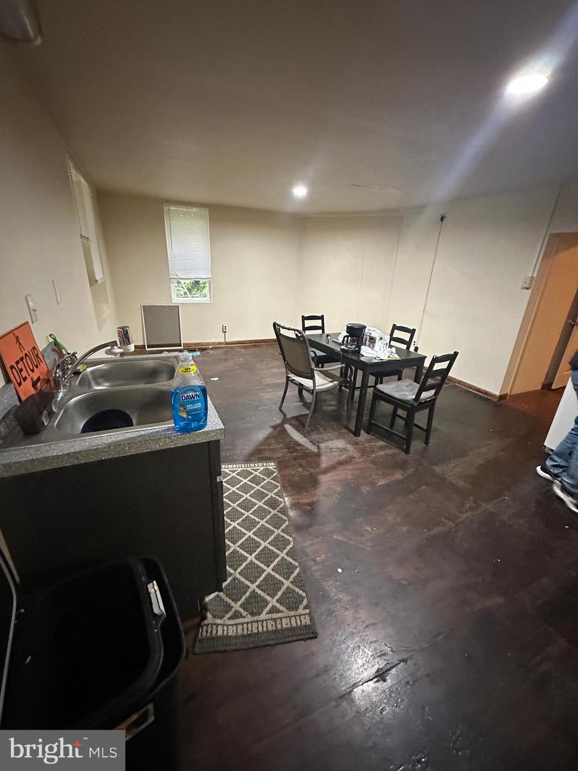 6/8 Kenneth Ave Property Photo 26