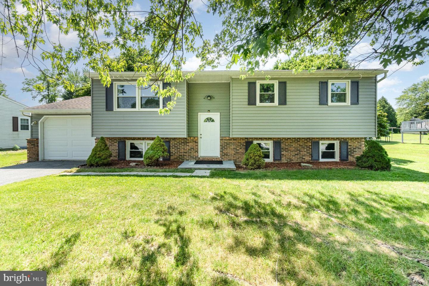 2110 DOUGLAS DR Property Photo 1
