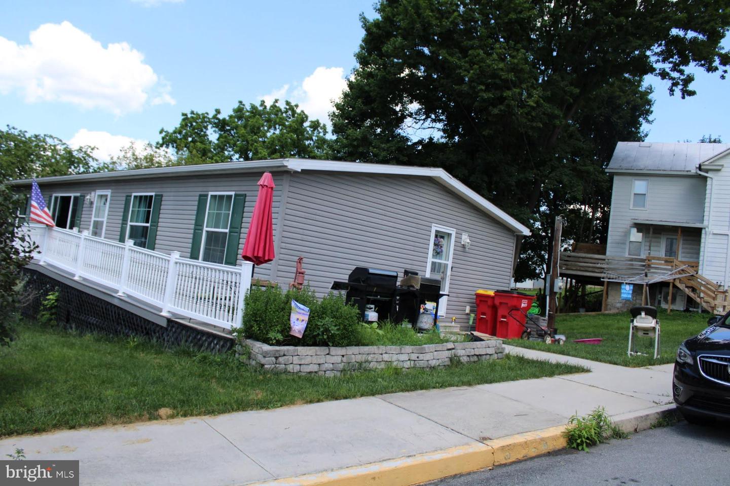 12 Broad St Property Photo 1