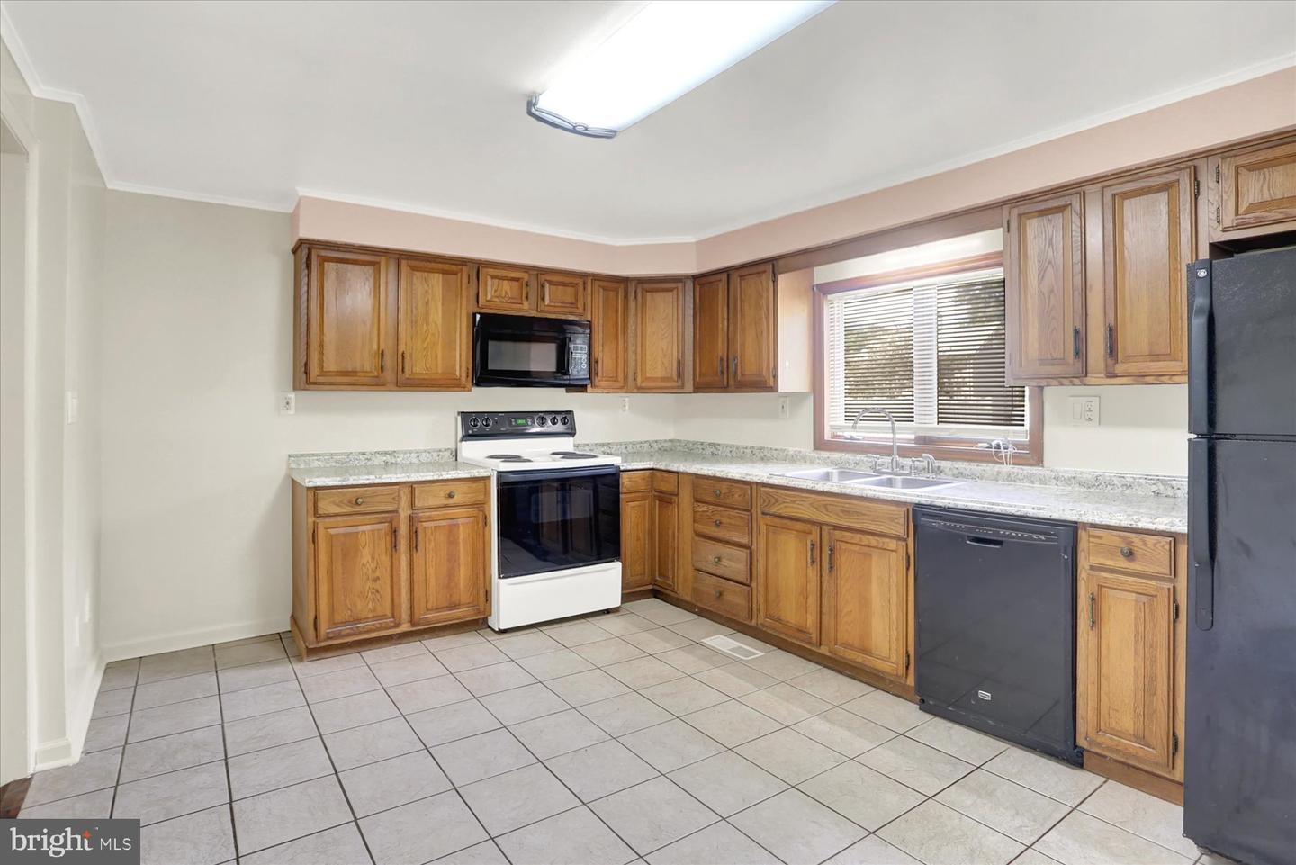 21 Chestnut St Property Photo 16