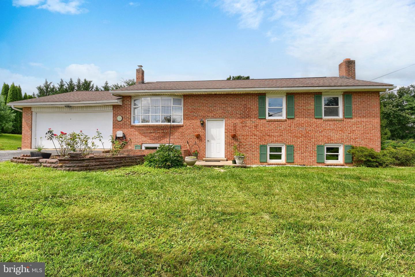 560 Boxwood Lane Property Photo 1