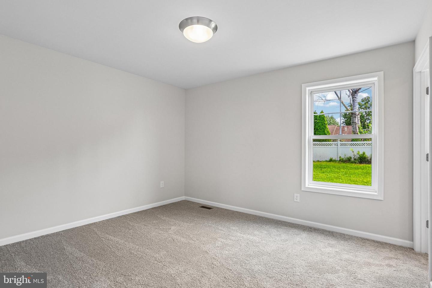 10 Cheltenham Ln Property Photo 11