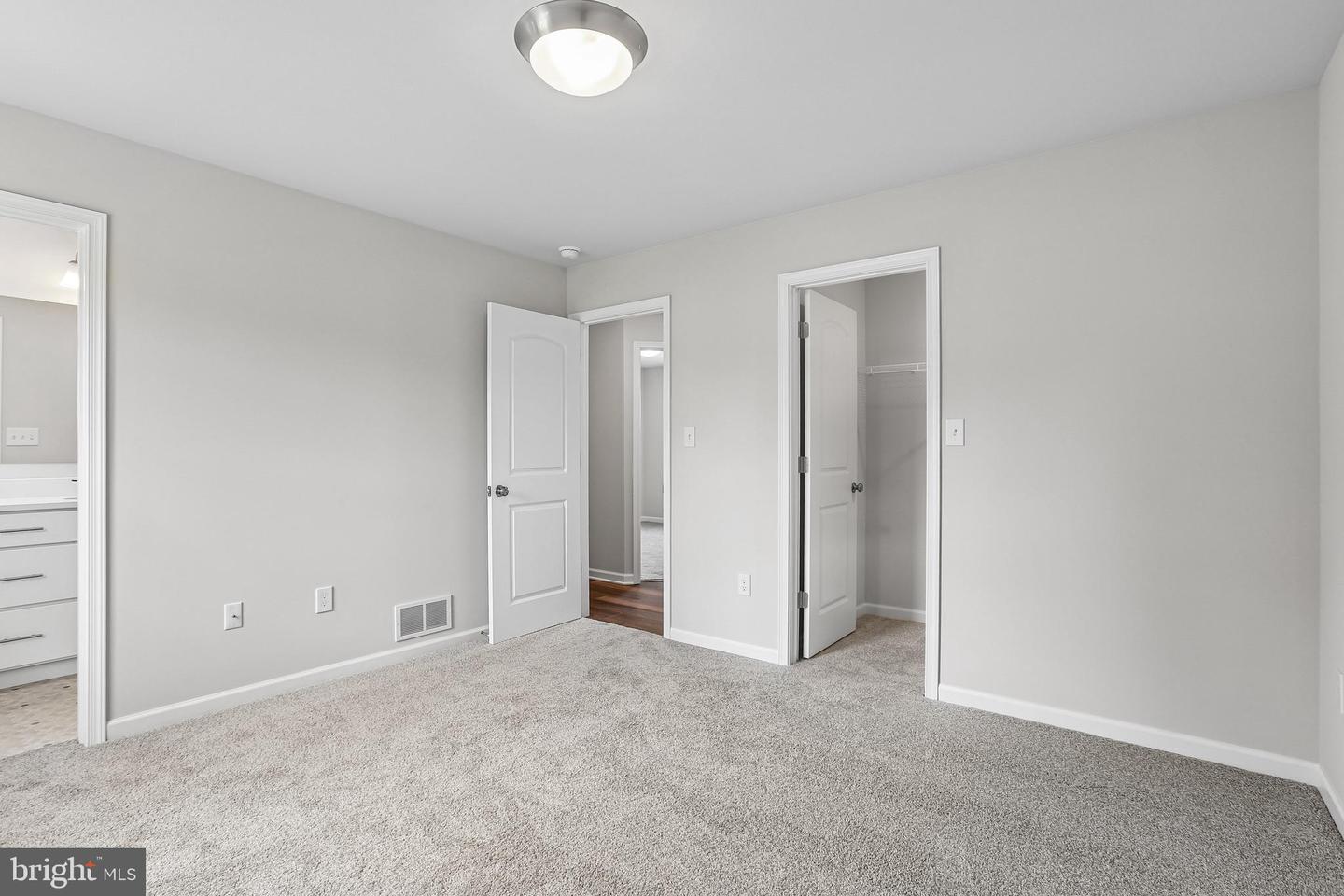 10 Cheltenham Ln Property Photo 12