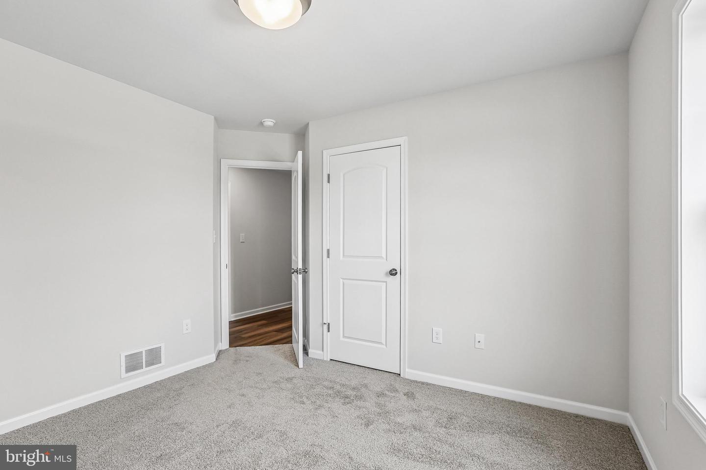10 Cheltenham Ln Property Photo 15