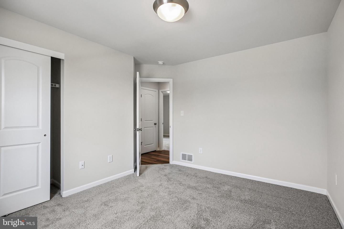 10 Cheltenham Ln Property Photo 17