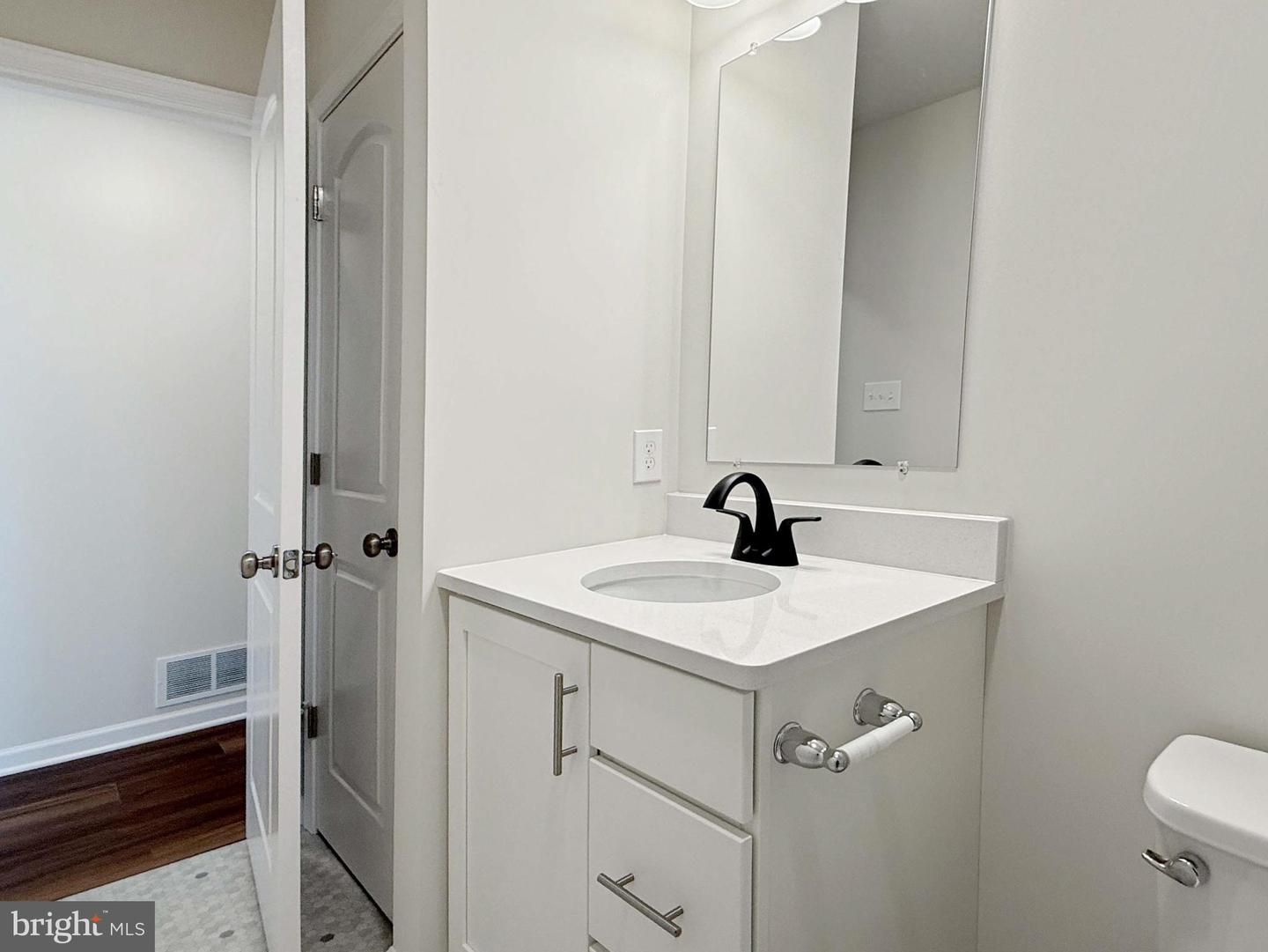 10 Cheltenham Ln Property Photo 19