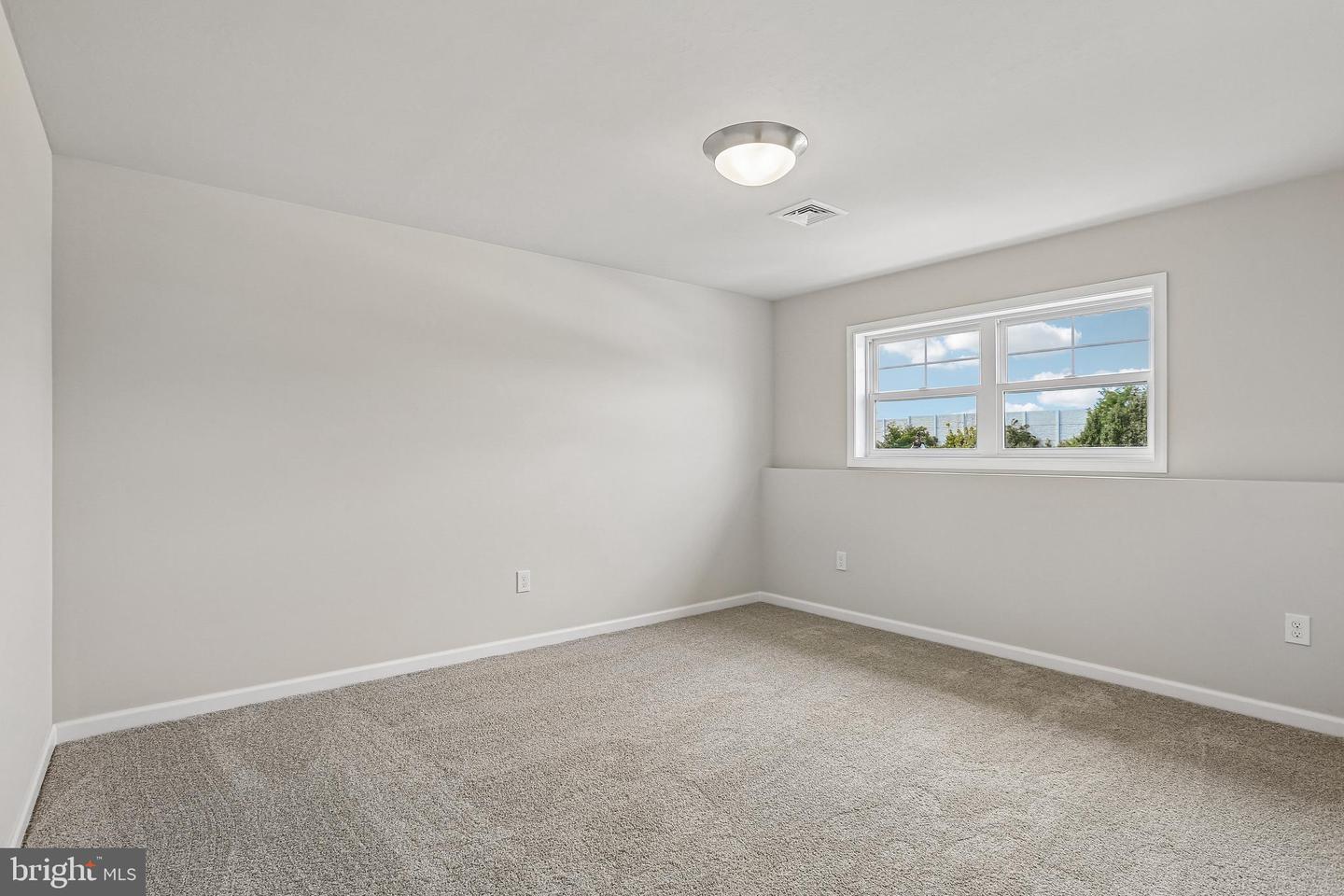 10 Cheltenham Ln Property Photo 23