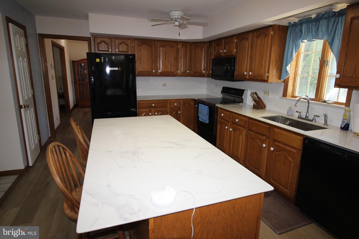 4101 Club House Dr Property Photo 1