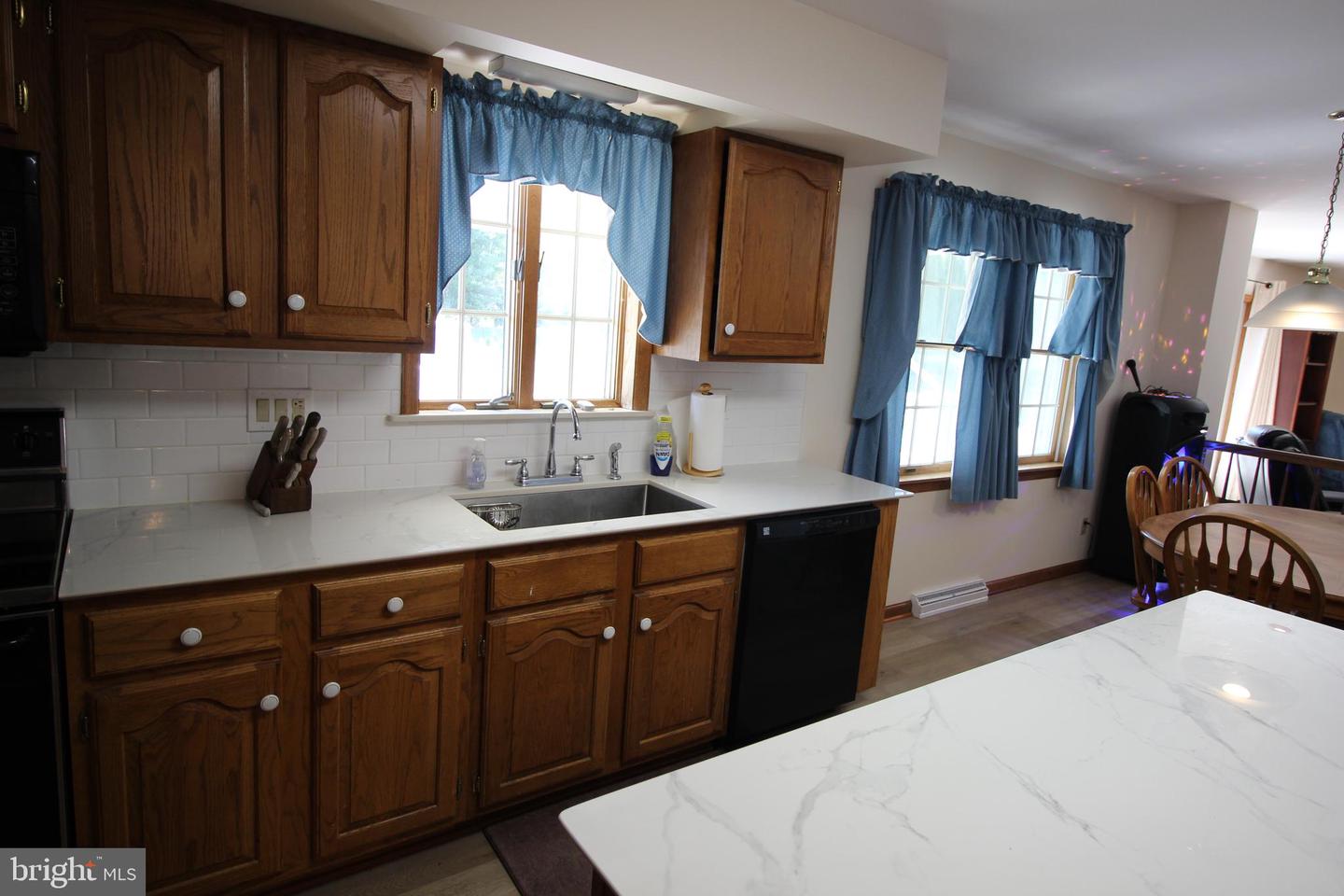 4101 Club House Dr Property Photo 5