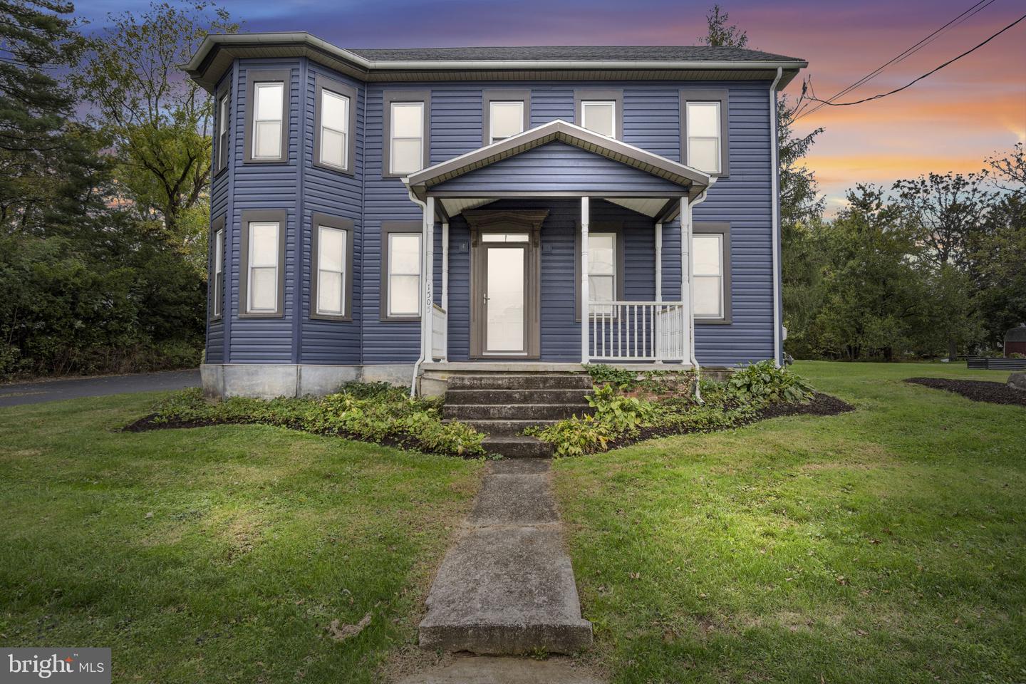 1505 W Trindle Road Property Photo 1