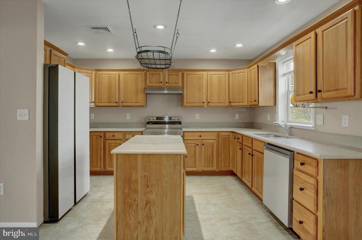 95 Lantern Ln Property Photo 13