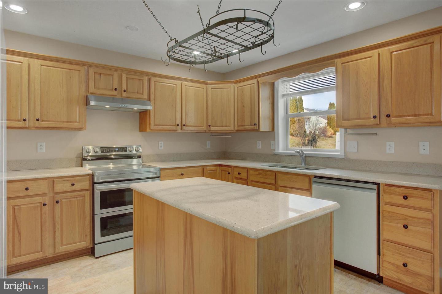 95 Lantern Ln Property Photo 14