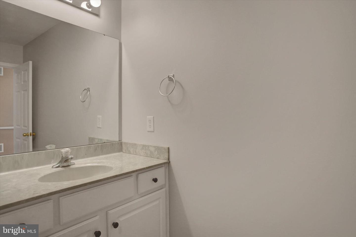 95 Lantern Ln Property Photo 25