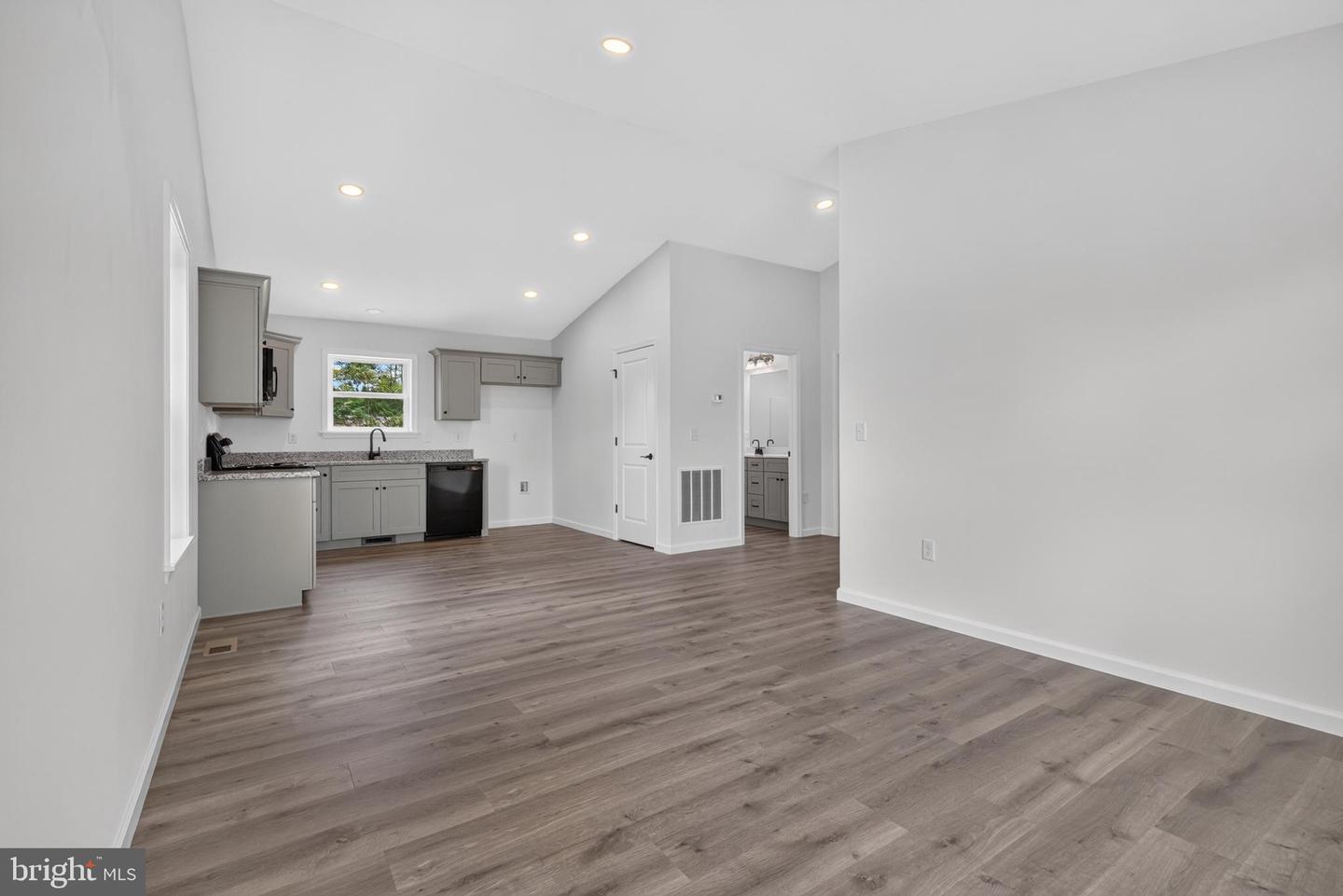 341 D Street Property Photo 5