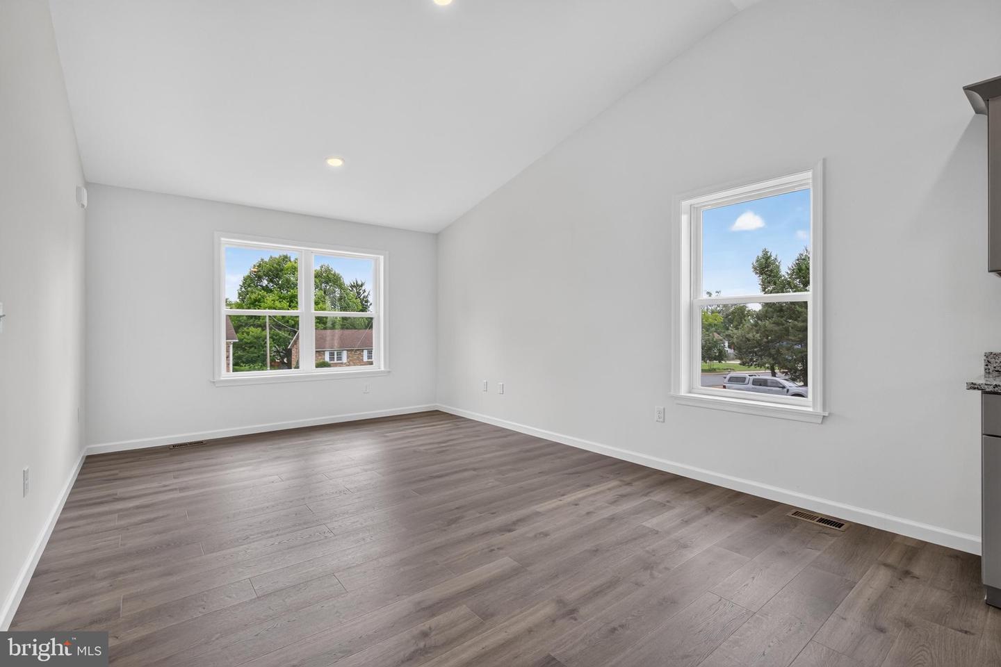341 D Street Property Photo 9