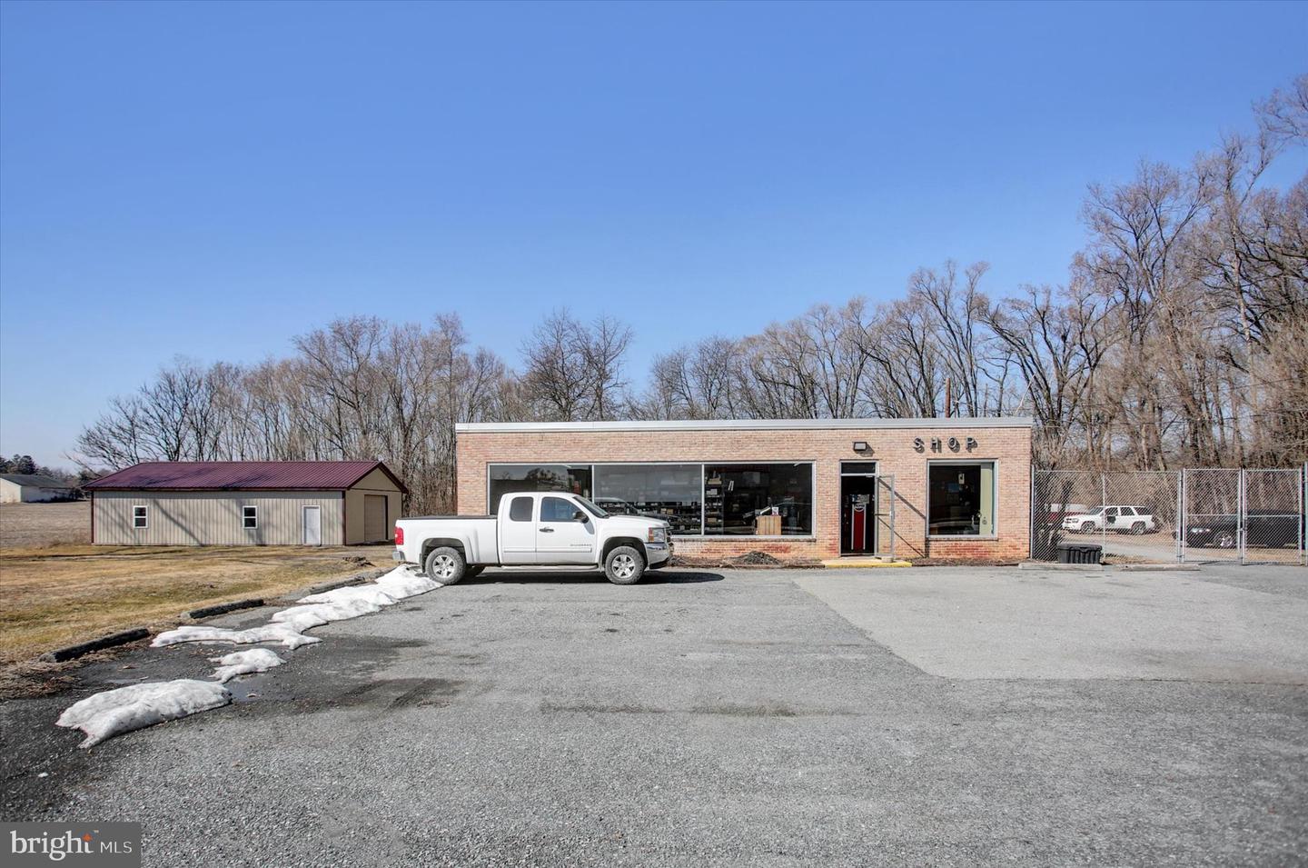 1050 Harrisburg Pike Property Photo 2