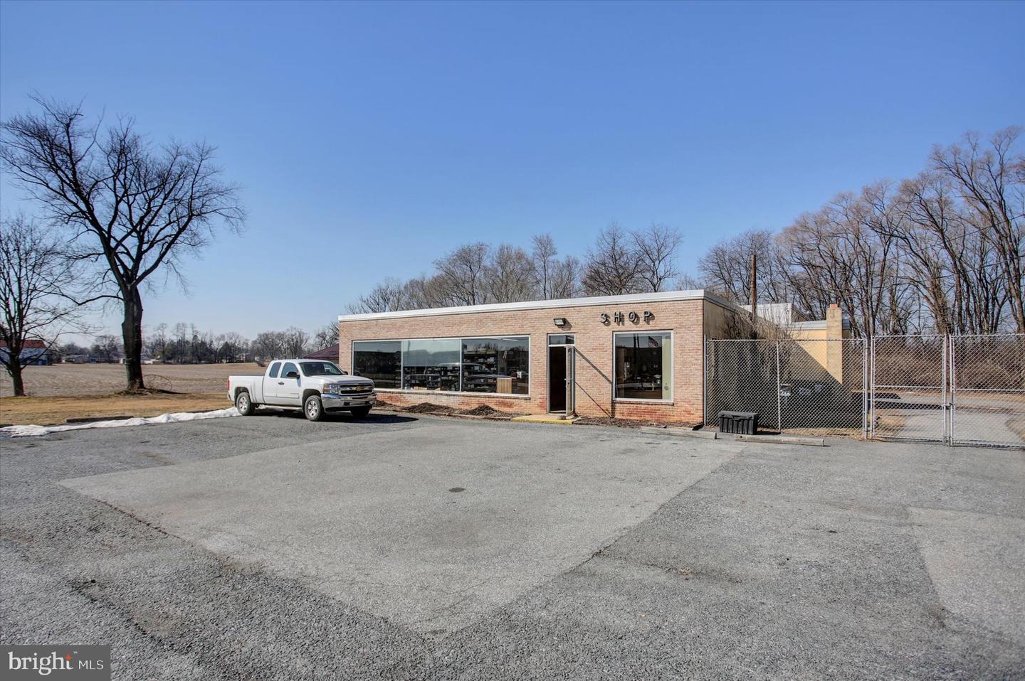 1050 Harrisburg Pike Property Photo 3