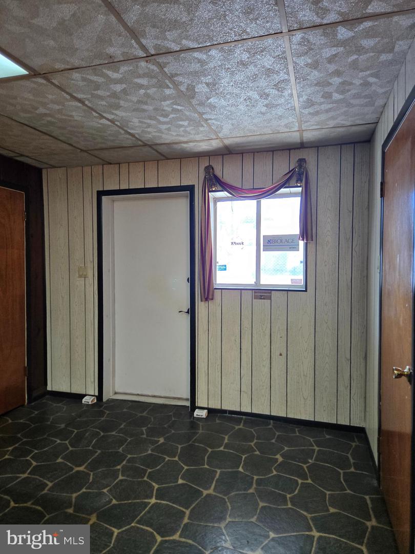 6 E Main St Property Photo 7