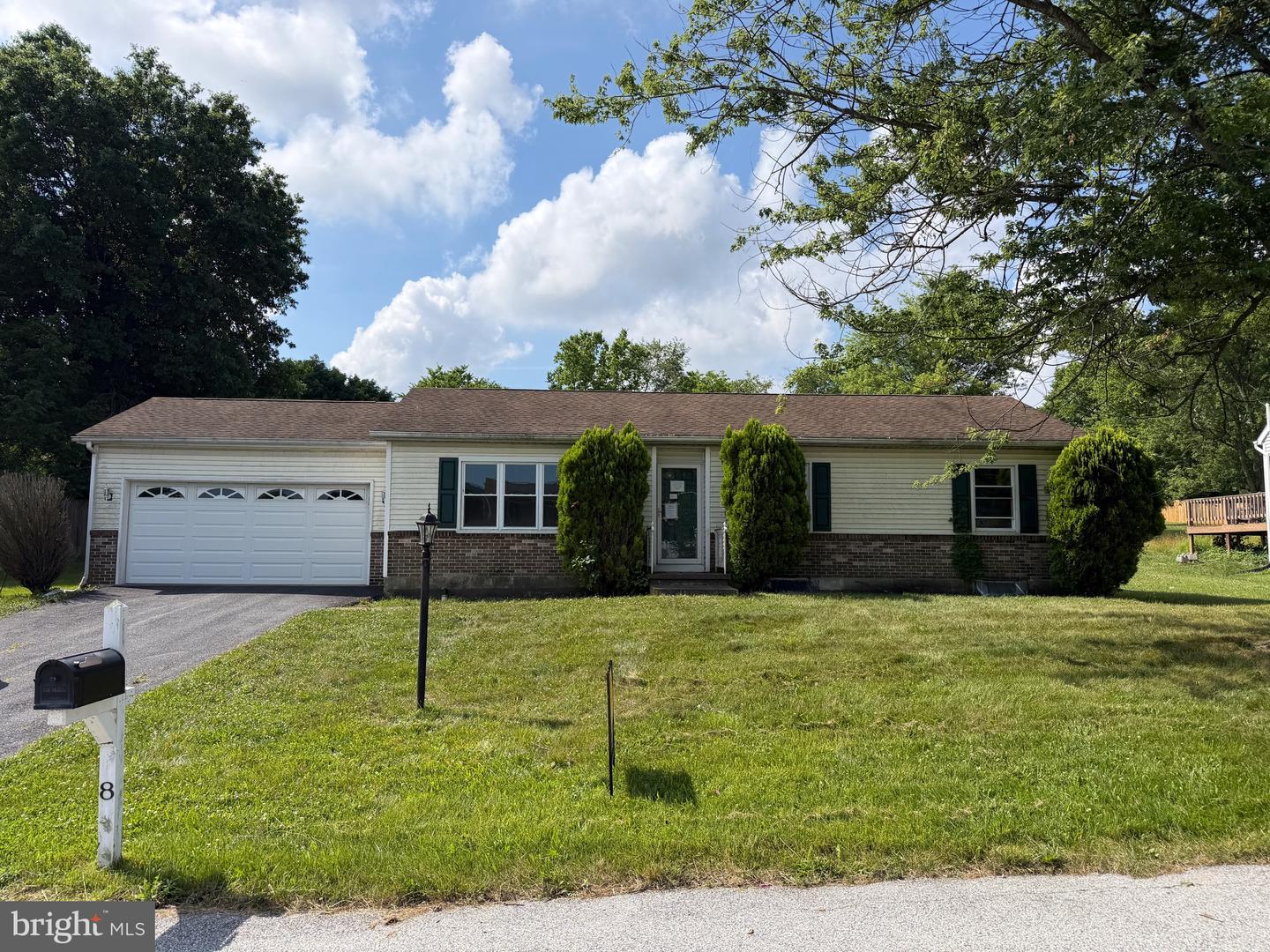 8 Wheatfield Dr Property Photo 1