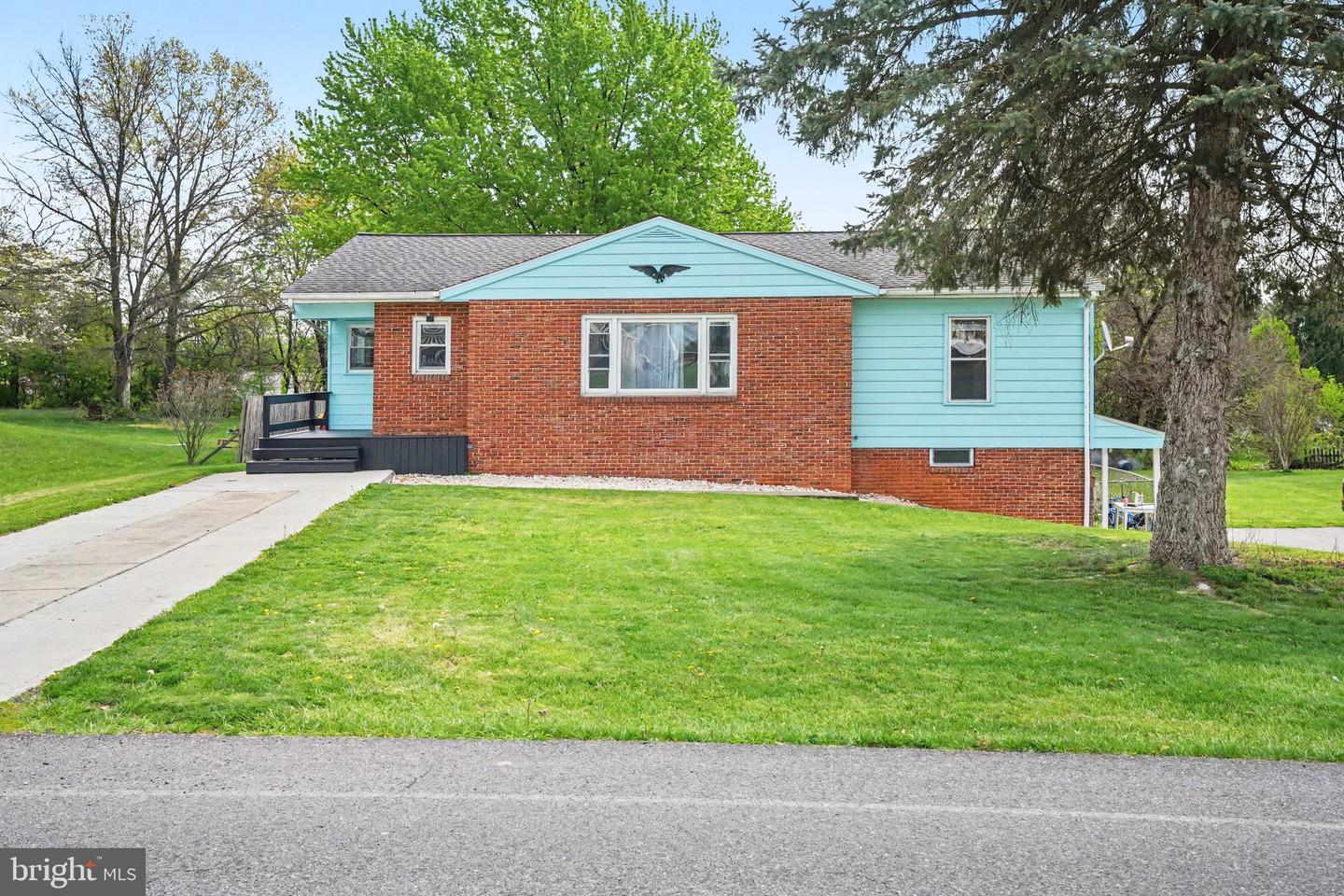 116 WILLOW DR