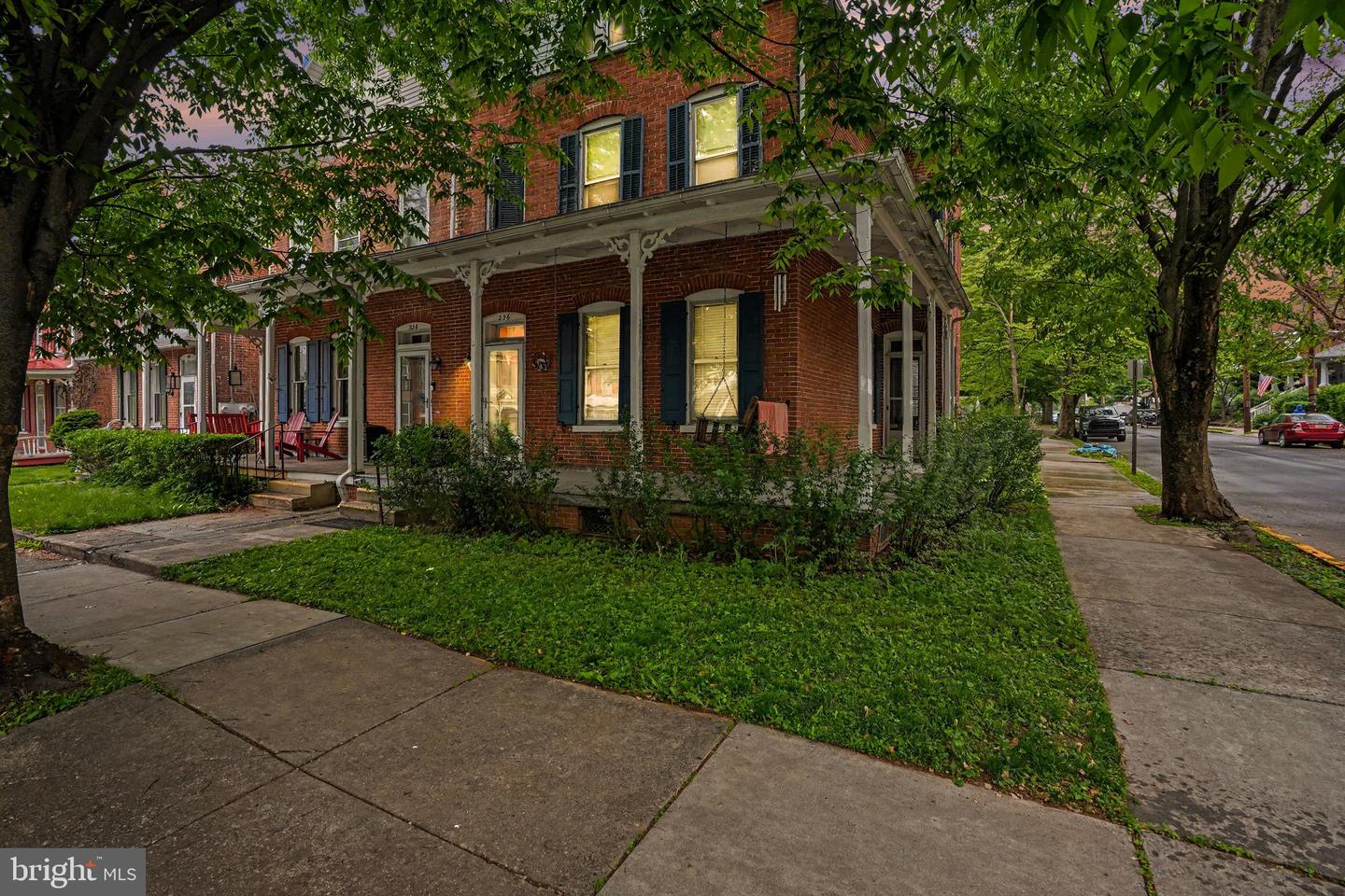 236 S West St Property Photo 1