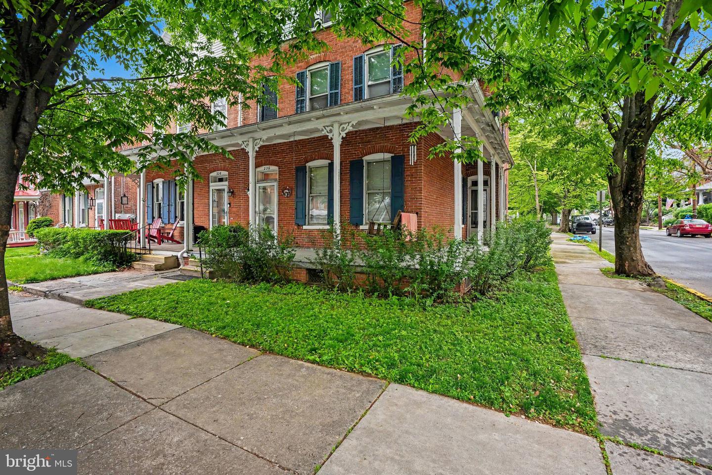 236 S West St Property Photo 2