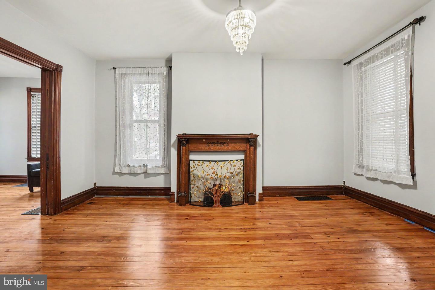 236 S West St Property Photo 3