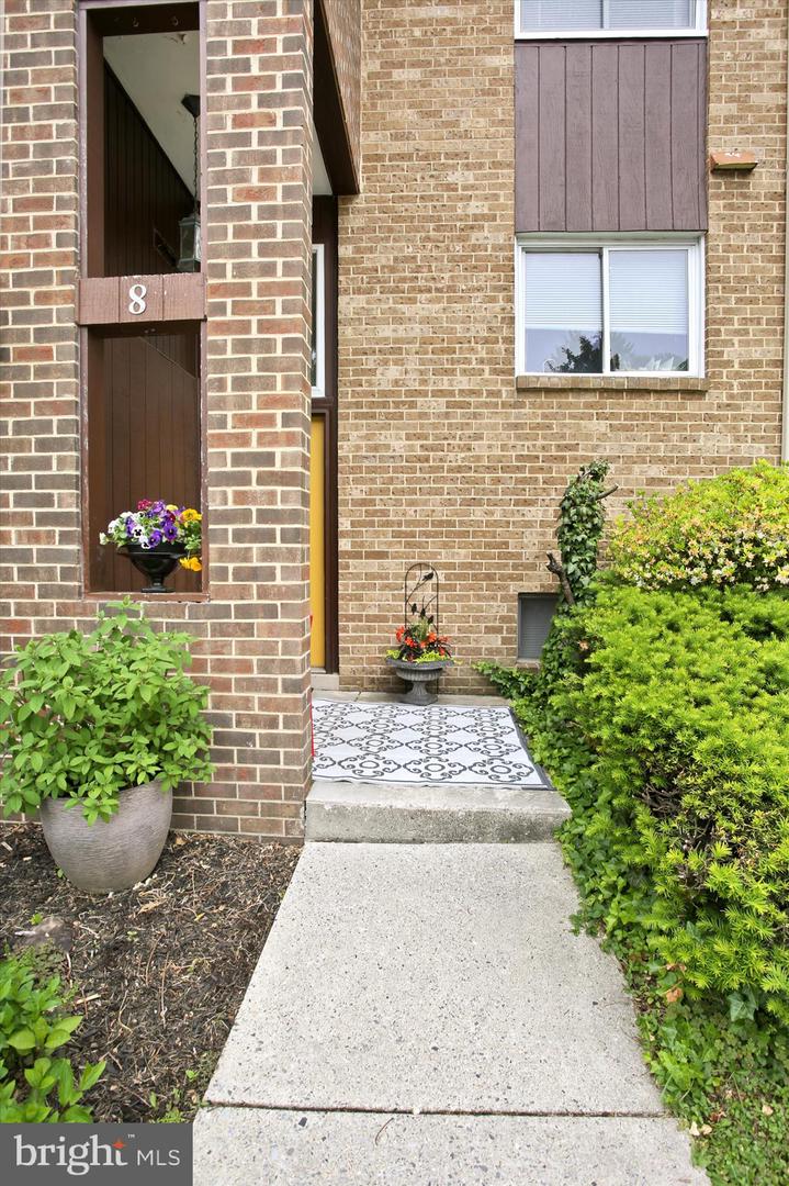 8 CAMPBELL PLACE Property Photo 1