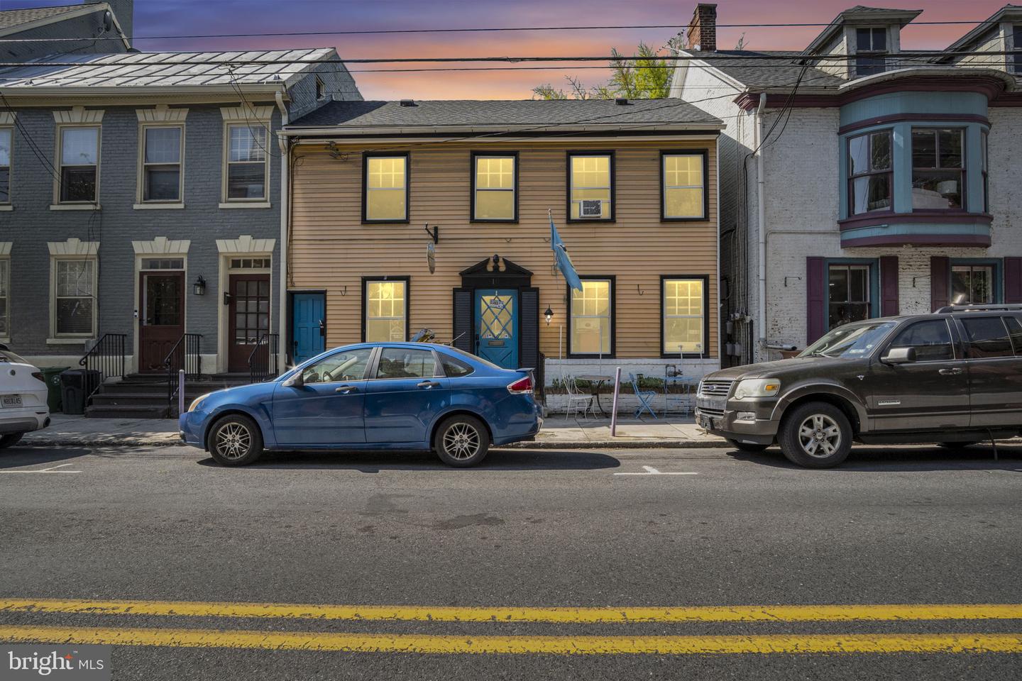 10 W POMFRET ST