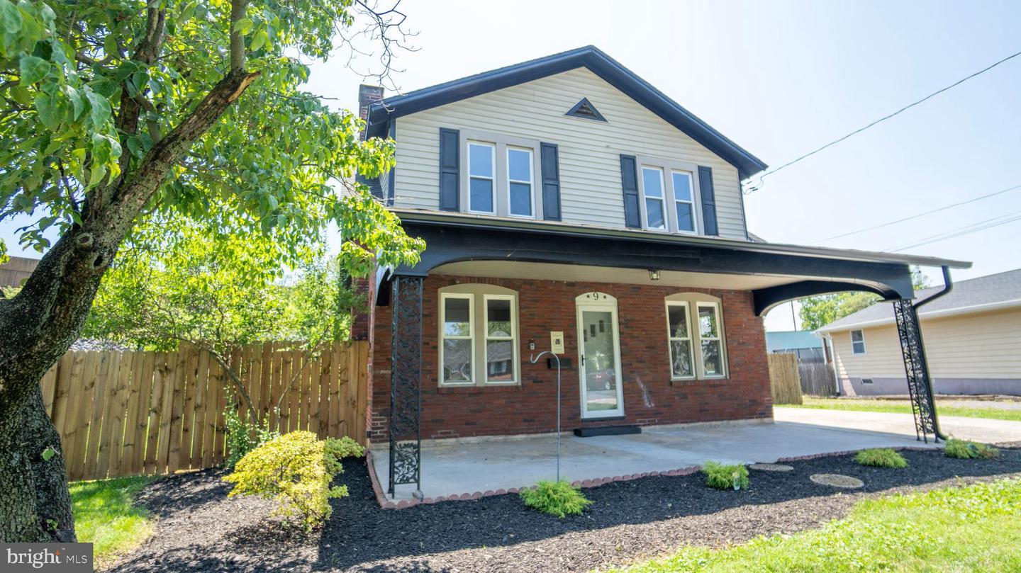 9 Oakwood Cir Property Photo 1