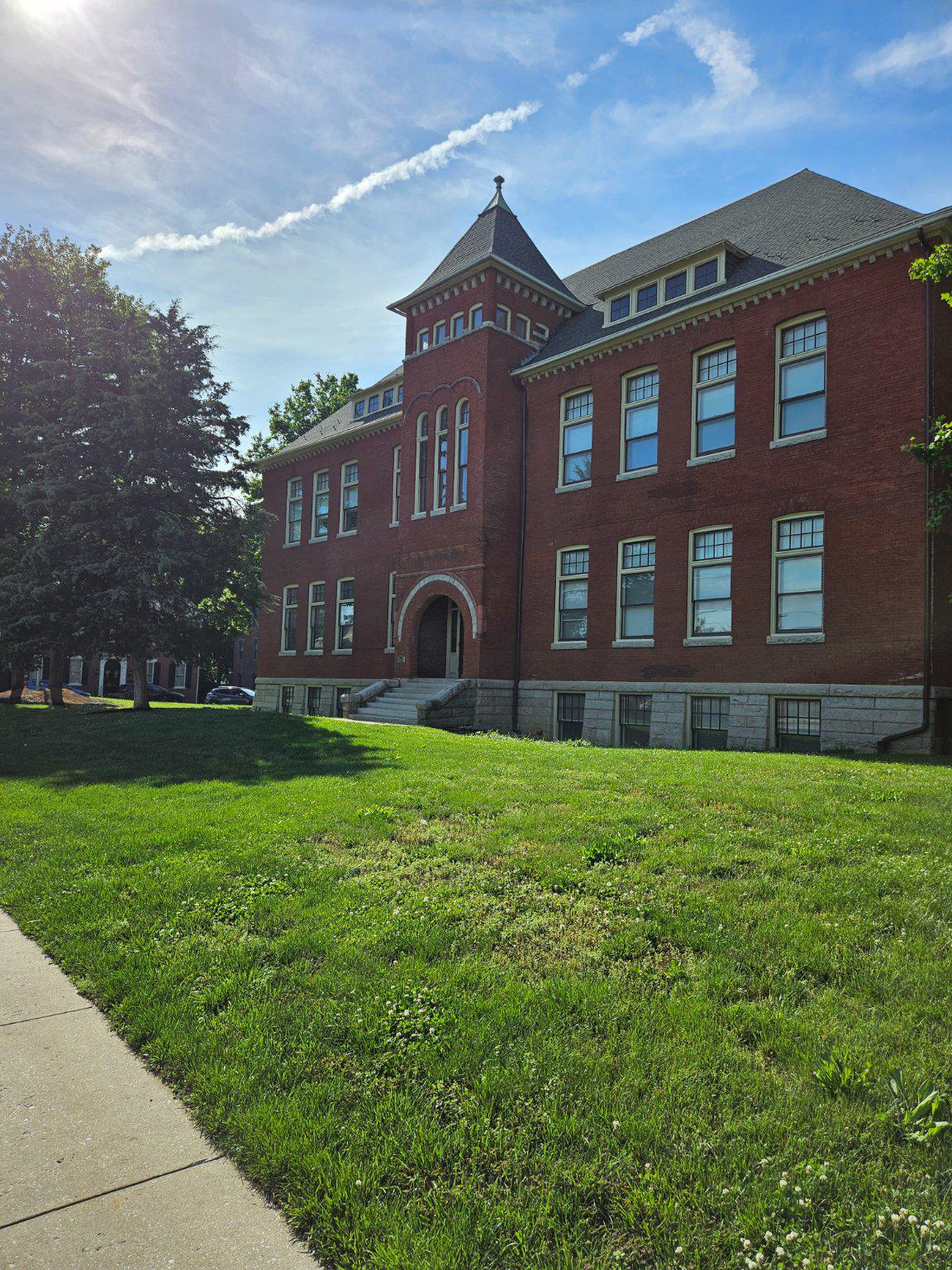 133 W LOCUST ST