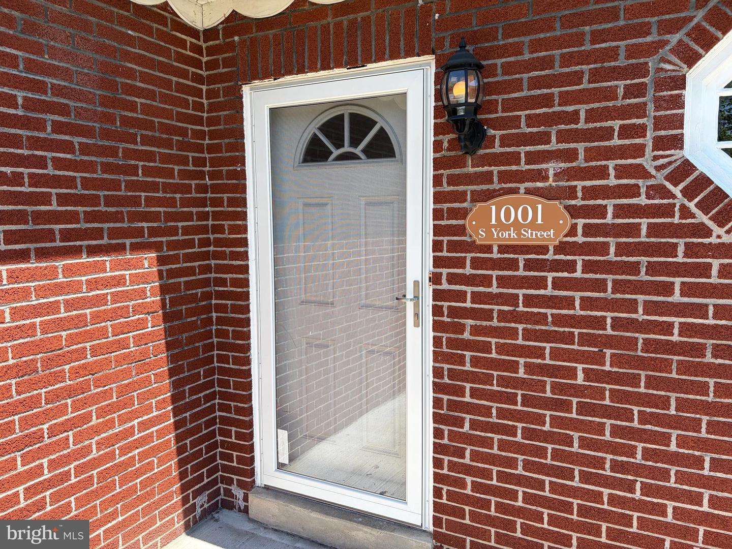 1001 S York Street Property Photo 4