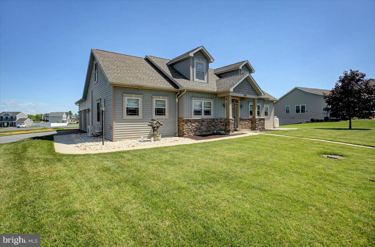 702 SOUTHWOOD DRIVE Property Photo 1