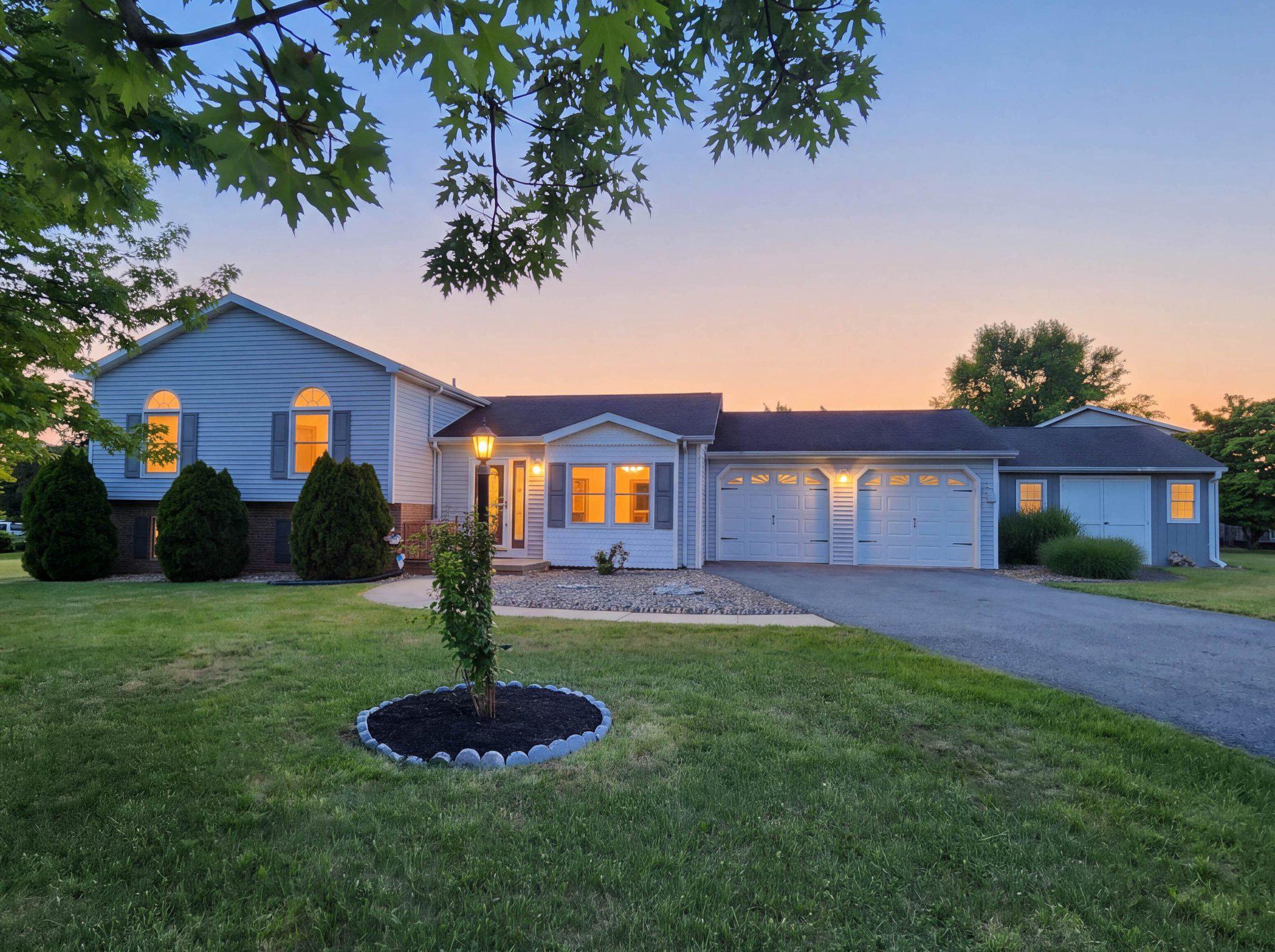 43 Wheatfield Dr Property Photo 1