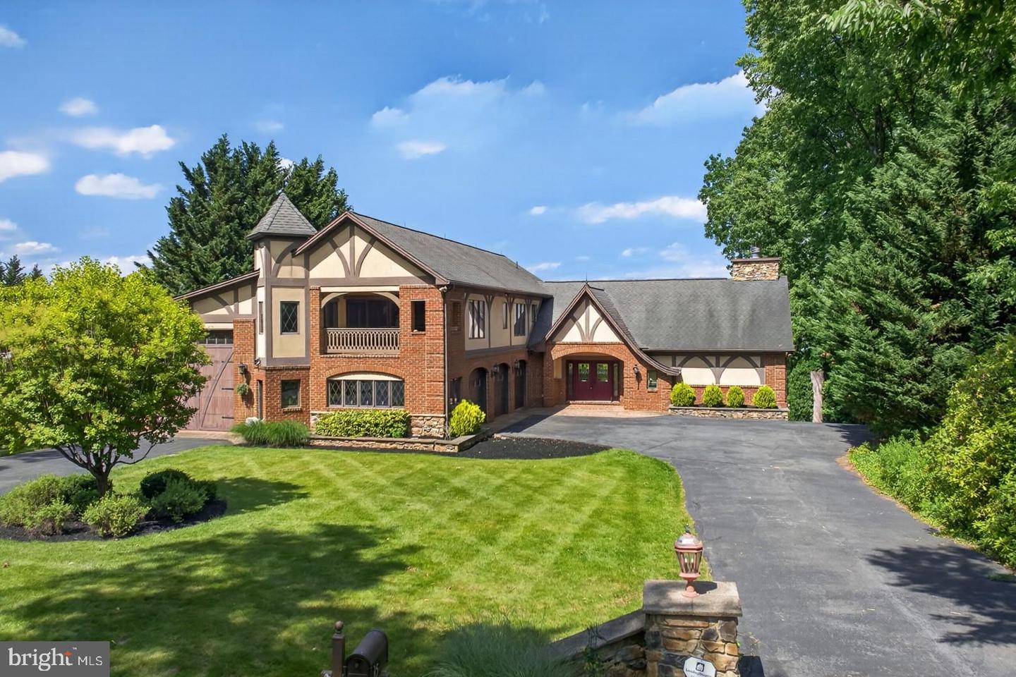 85 GREENWOOD CIRCLE