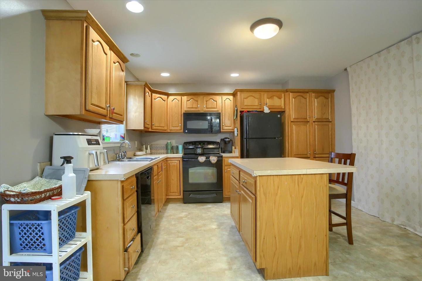 6347 Mercury Dr Property Photo 9