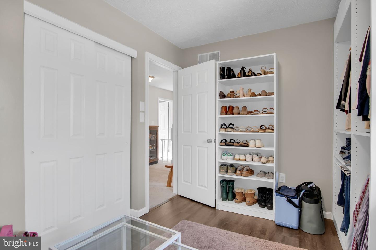 2140 Canterbury Dr. Property Photo 11