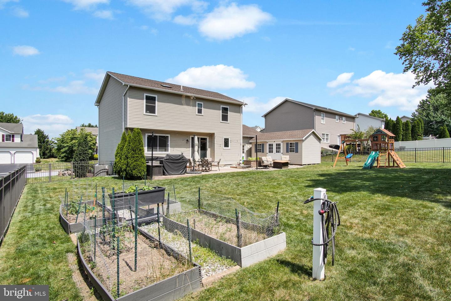 2140 Canterbury Dr. Property Photo 25