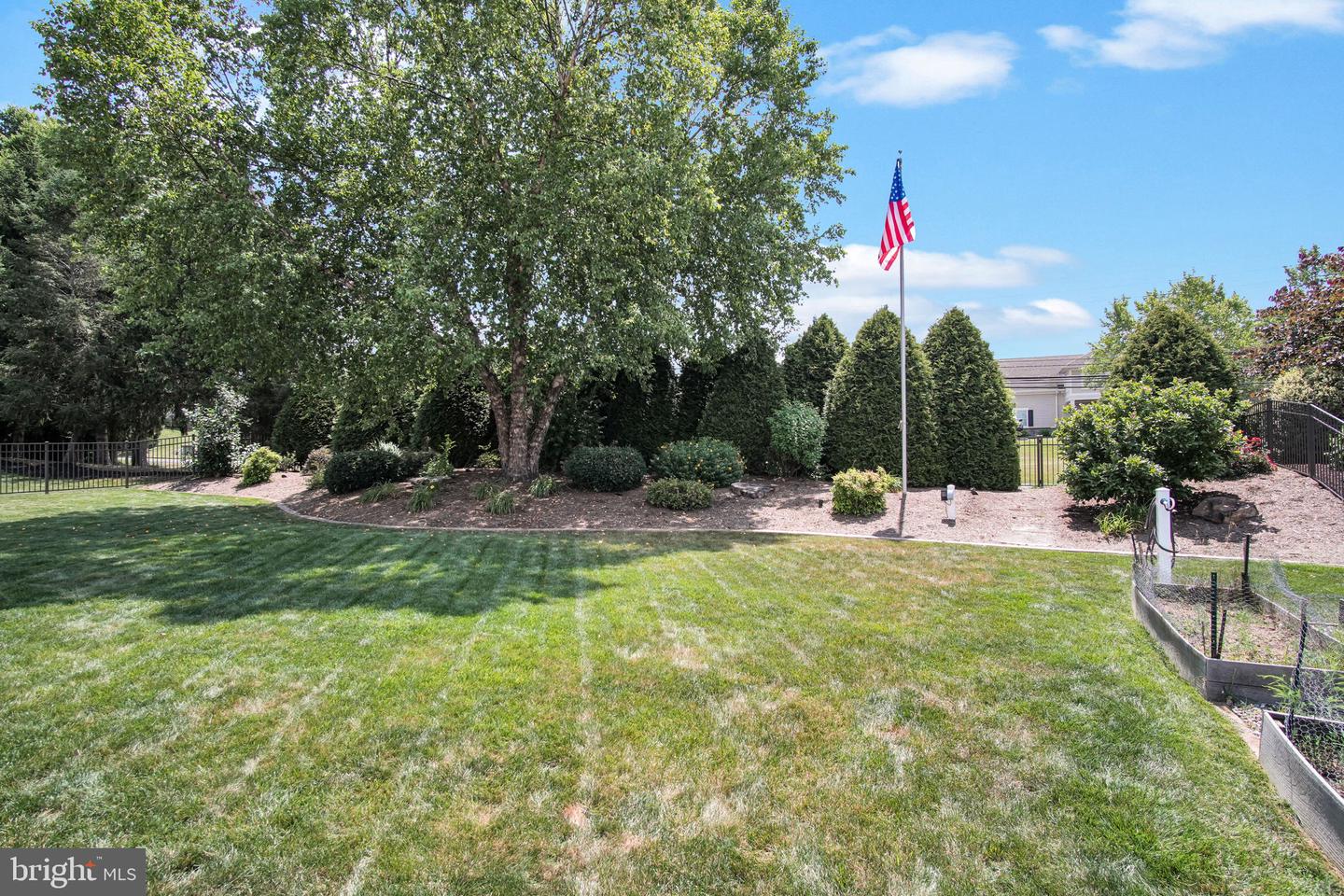 2140 Canterbury Dr. Property Photo 26