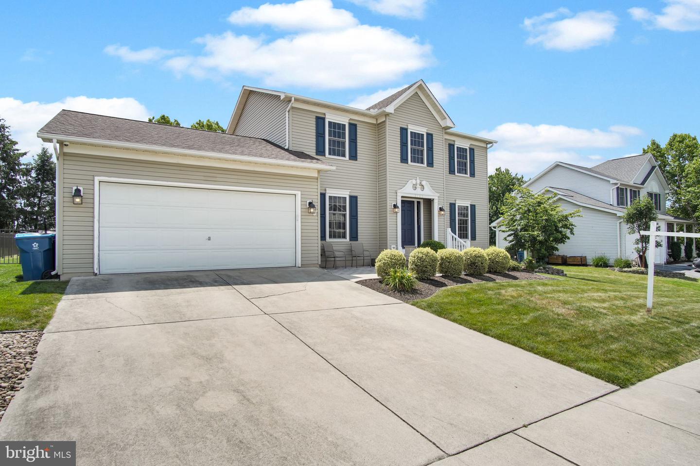 2140 Canterbury Dr. Property Photo 29