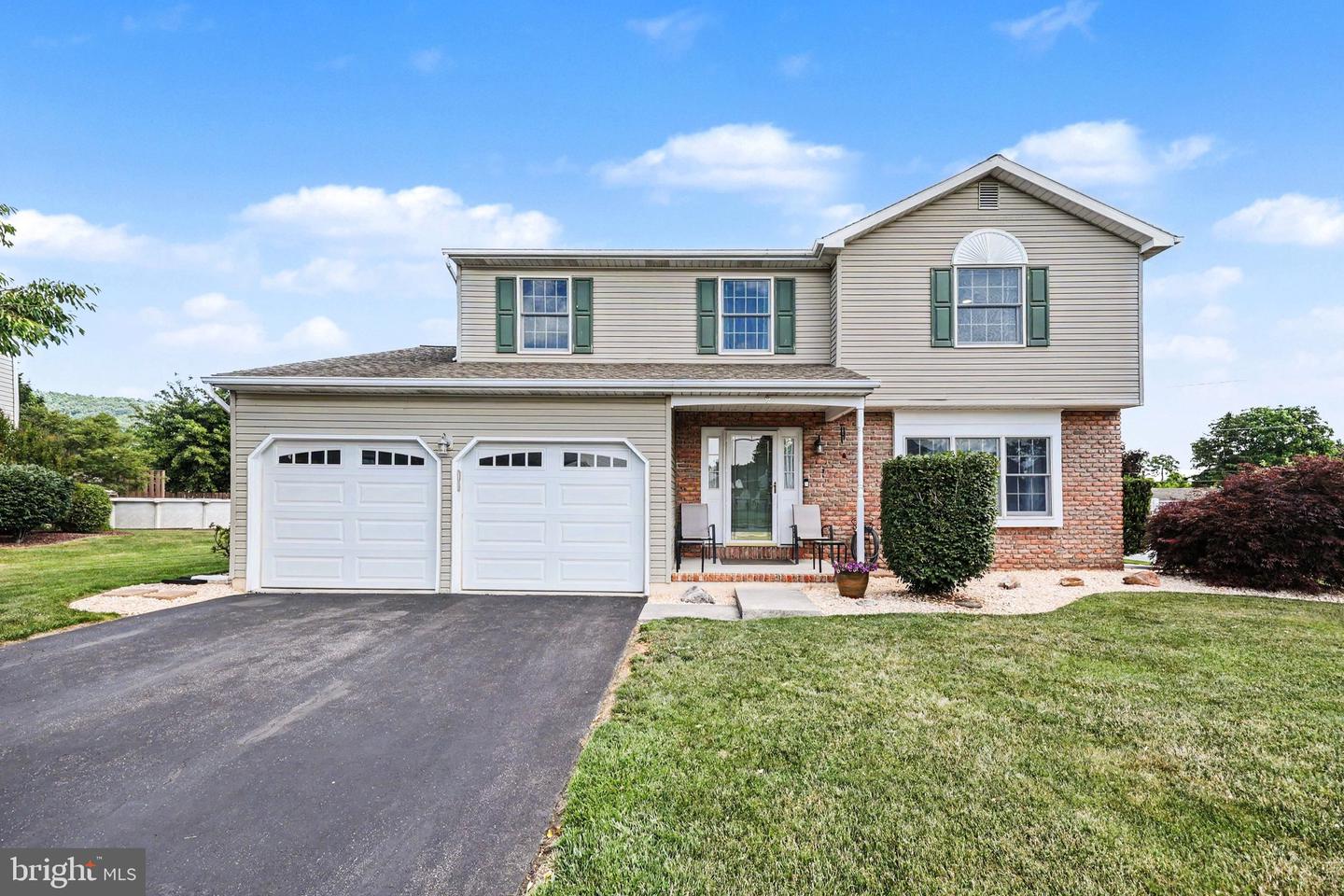 9 Blue Spruce Dr Property Photo 1