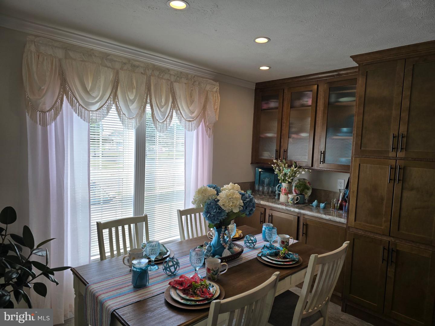 300 Oriole Dr Property Photo 6