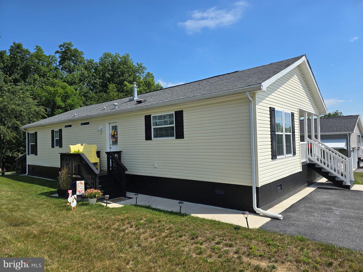 300 Oriole Dr Property Photo 26