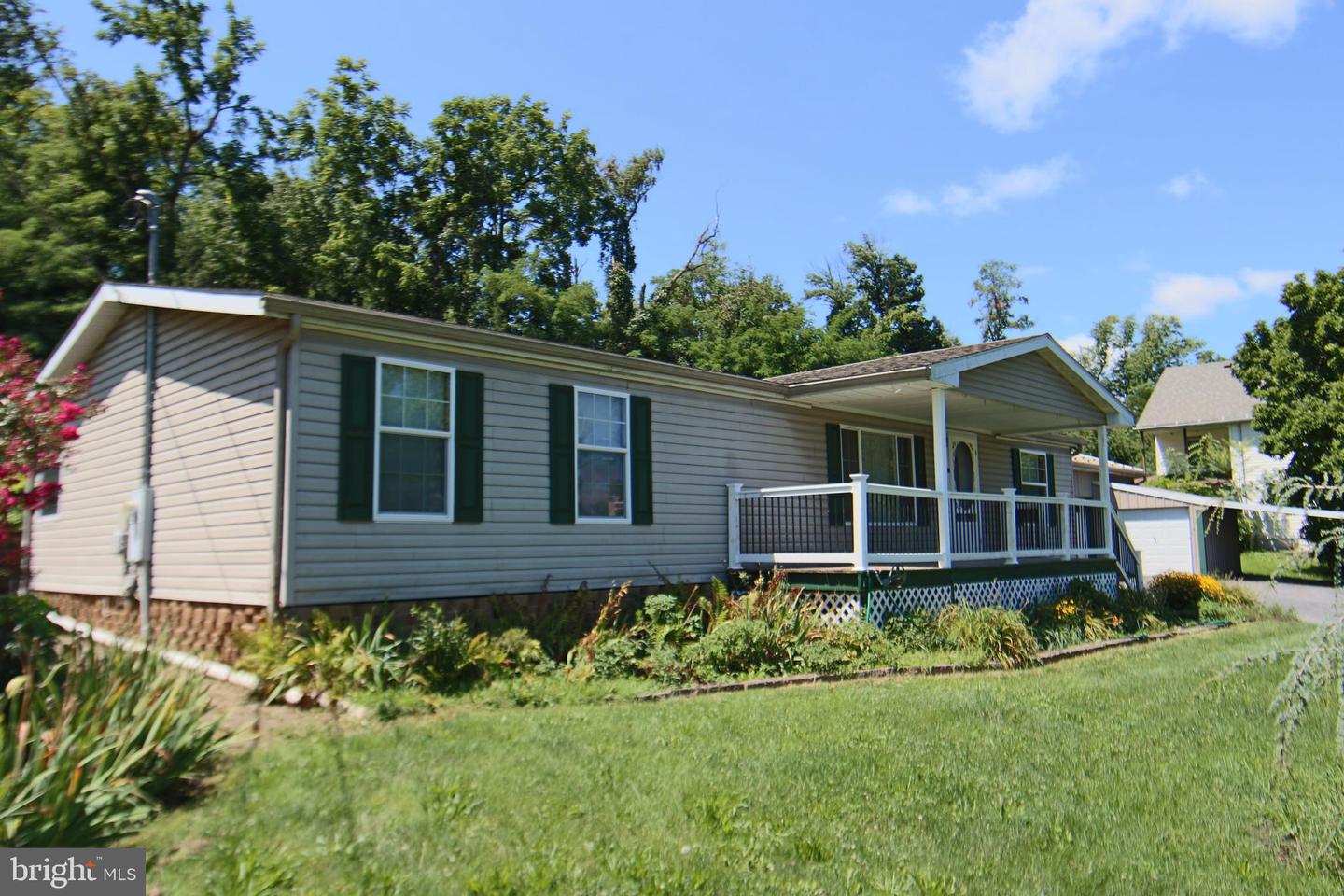 678 Front Street Property Photo 1