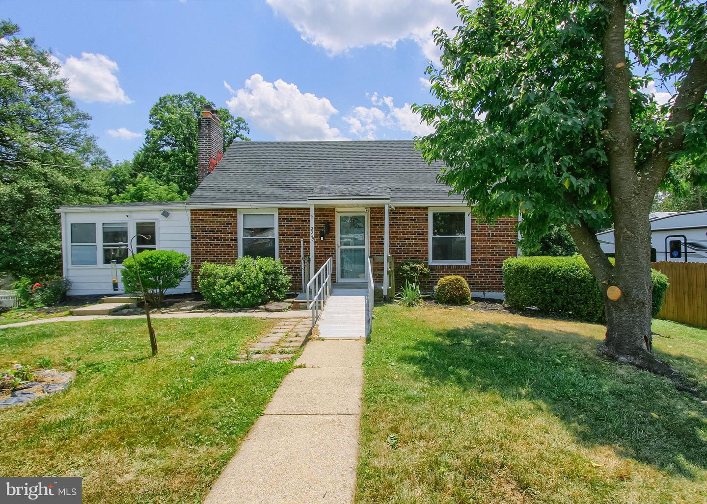 2029 Clarendon St Property Photo 1
