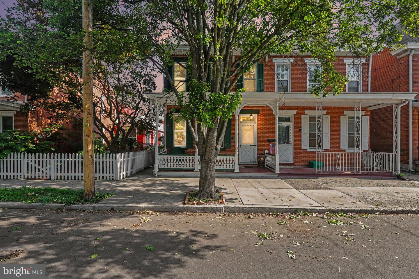 215 Walnut St Property Photo 1